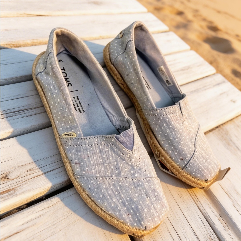 TOMS WOMENS ESPADRILLES LIGHT BLUE WITH SPOTS SIZE 6.5